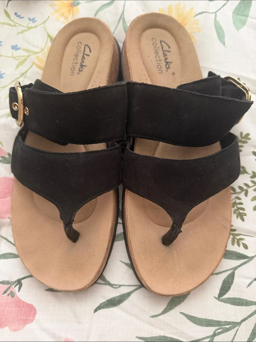 Clarks Women’s Black Strappy Thong Sandals with Gold Buckle, Size 9, like new!